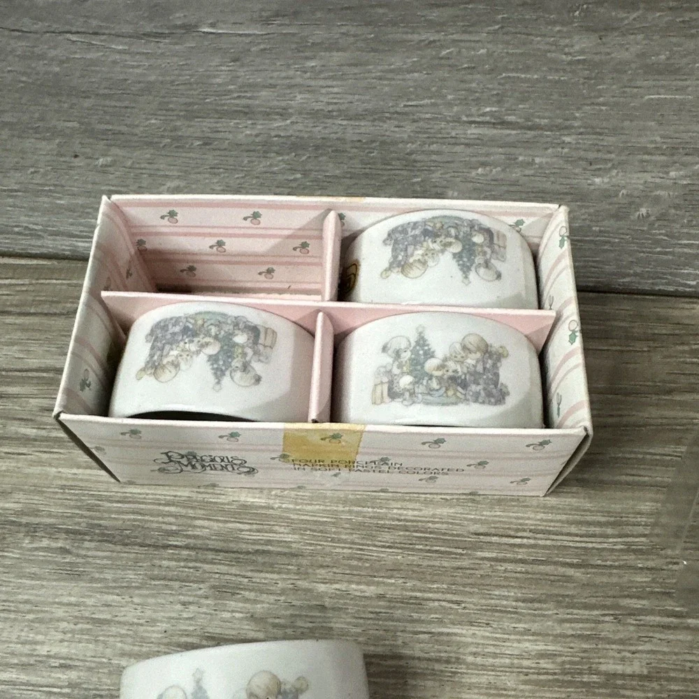 Precious Moments Napkin Rings Set of 4 White Excellent Christmas 1987 211974
